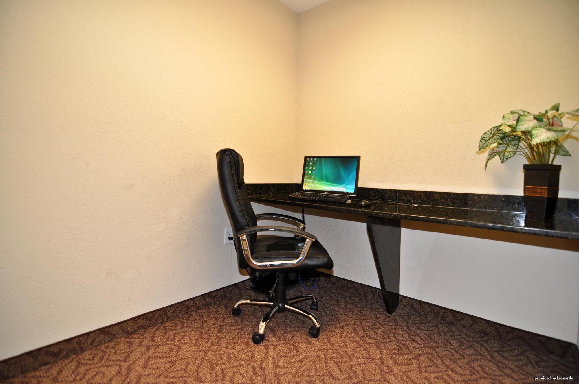 Days By Wyndham Semmes Hotel