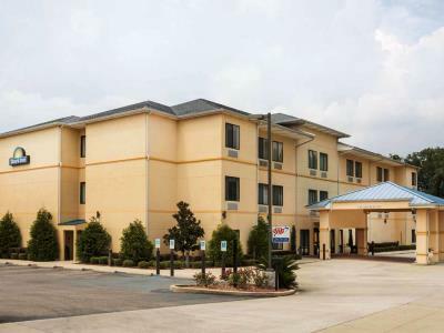 Days By Wyndham Semmes Hotel